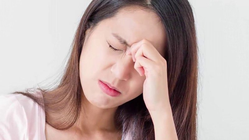 Bệnh đau đầu ở phụ nữ có thể biểu hiện qua nhiều triệu chứng khác nhau